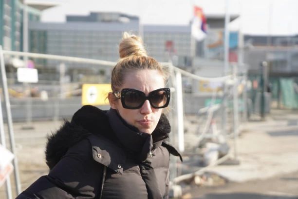 "JA SAM ŽRTVA KOJA SE SPASILA, PSIHIJATRI BI IMALI PUNE RUKE POSLA" Veliko priznanje Rade Manojlović nakon drame, priznala najveće kajanje! (VIDEO)