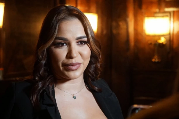 OGLASILA SE ALEKSANDRA MLADENOVIĆ NAKON STEFANOVOG HAPŠENJA: Pevačica uznemirena, jedva izustila nekoliko reči!