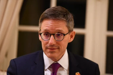 ŠOLE UPUTIO HITAN ZAHTEV PRIŠTINI! Vjosa Osmani podvila rep!