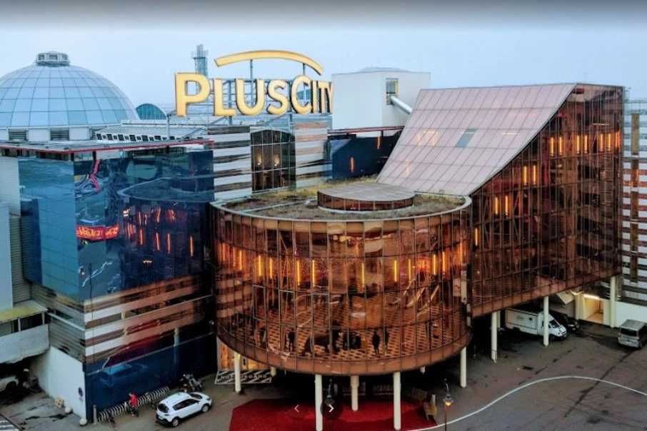 NEVIĐENI SKANDAL U AUSTRIJI: Srbi opljačkali butik i OSTAVILI SINČIĆA (8) u tržnom centru
