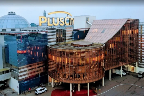 NEVIĐENI SKANDAL U AUSTRIJI: Srbi opljačkali butik i OSTAVILI SINČIĆA (8) u tržnom centru