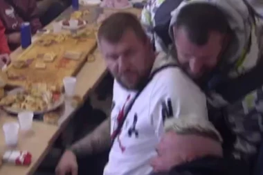 SKANDAL NA ROĐENDAN! MILJAN SKOČIO NA ZADRUGARA: Janjuš ga jedva zaustavio i sprečio FIZIČKI OBRAČUN! (VIDEO)