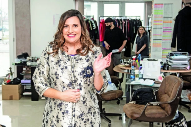 ZGRABILA SURLU I NE PUŠTA: Milica Milša se baškari na EGZOTIČNOJ DESTINACIJI