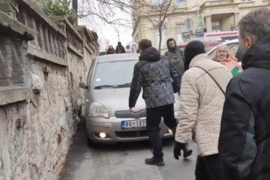 GDE SI POŠLA, ŽENSKA GLAVO?! Šok u Višegradskoj - žena krenula kolima, pa evo DOKLE je dogurala! (VIDEO)