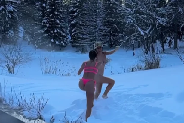 ŠTA TO RADIŠ, ANTONELA? Vrela Mesijeva supruga GOLIŠAVA u snegu u AKCIJI sa ženom čuvenog Španca! (FOTO, VIDEO)