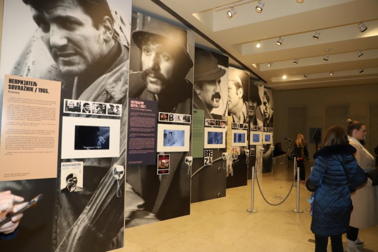 legat posvećen Bati Živojinoviću