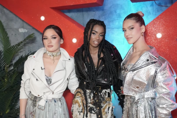 E, OVO JE STVARNO HIT: Pogledajte šok oglas na internetu, čovek prodaje auto po PAPRENOJ CENI, jer su se u njemu vozile Uraganke! (FOTO)