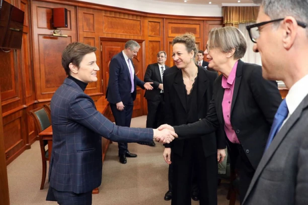 Brnabić razgovarala sa članovima borda direktora EBRD: Od izuzetnog značaja uvođenje digitalizacije u ruralna područja (FOTO)