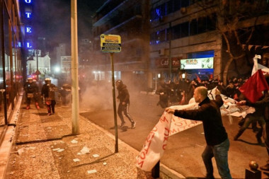 HAOS NA ULICAMA ATINE NAKON ŽELEZNIČKE NESREĆE: Besni Grci izašli na ulice (FOTO, VIDEO)