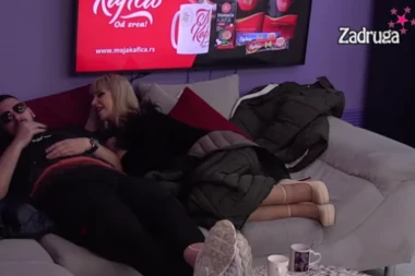 KAKVO PONIŽENJE KULIĆKE! PREKLINJE ZOLU ZA INTIMNI ODNOS: Sve čini da ga ORALNO ZADOVOOLJI, pa se prisetila Bebicinih veština u krevetu! (VIDEO)