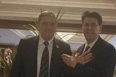 DNO DNA! SRAMAN POTEZ SANDULOVIĆA! Pokazao dvoglavog orla: PROVOCIRA SOPSTVENI NAROD!