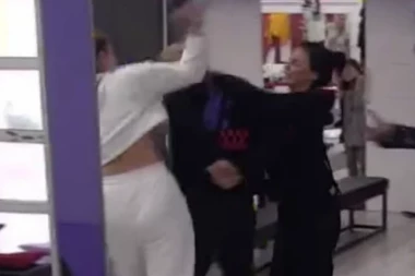 PIČVAJZ U ZADRUZI! ULETELO OBEZBEĐENJE: Terza PROVOCIRAO Anu Spasojević, a onda je njoj PAO MRAK NA OČI i krenula da ga BIJE! (VIDEO)