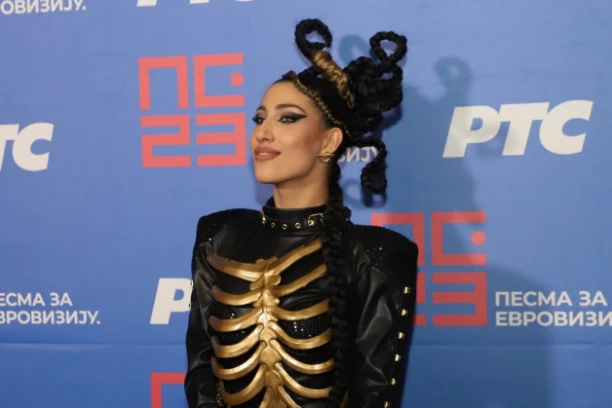 ANGELLINA DOŽIVELA NERVNI SLOM IZA SCENE PZE: Histerisala i urlala iz petnih žila što nije prošla u finale, pa kao FURIJA izletela iz zgrade RTS-a! (FOTO)