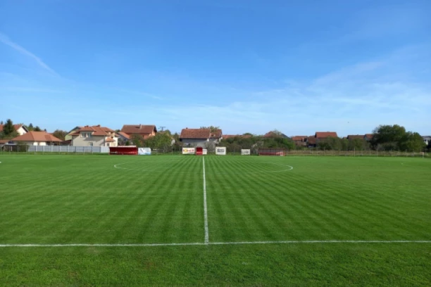 POČETAK MEČA JE ZASENIO SVE: Viđena je prava fudbalska predstava, ali je jedan detalj bio posebno interesantan! (VIDEO)