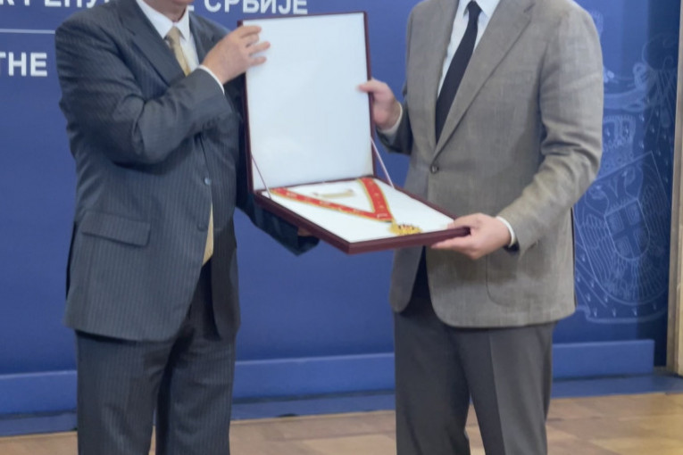 Predsednik Vučić dodela ordenja