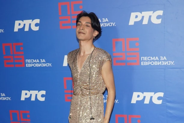 DŽIPSIJU UGROŽENO PSIHIČKO ZDRAVLJE! Pevaču nakon što je priznao da je GEJ doktori ZABRANILI ovo! (VIDEO)