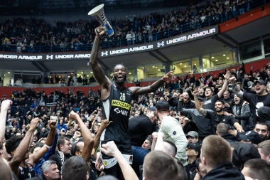 LESOR IZAZVAO DELIRIJUM U ŠTARK ARENI: Centar Partizana uzeo megafon, pa poveo navijanje pesmom koja je grobare bacila u trans!