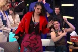 SKANDAL NA PESMI ZA EVROVIZIJU: Voditelj bacio ZMIJU na učesnicu, ona PRETERNULA OD STRAHA! Izletela iz "GRN RUMA" kao furija! (FOTO)
