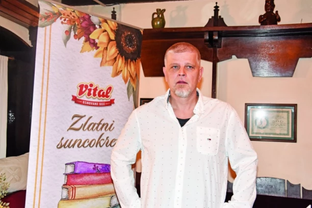 SRPSKI KNJIŽEVNIK NAGRAĐEN ZA ROMAN "KAD ĐAVOLI POLETE": Vladimiru Kecmanoviću uručen Zlatni suncokret