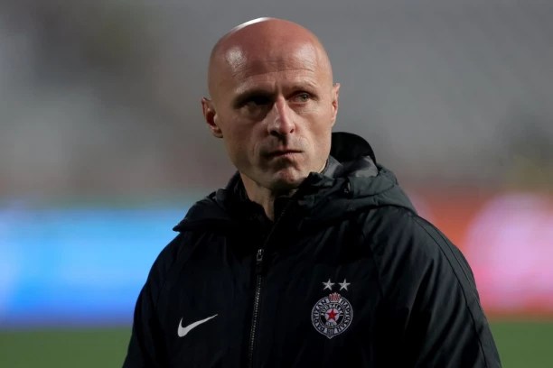 NOVA UPRAVA PRONAŠLA ZAMENU ZA DULJAJA: Najveći MILJENIK grobara se VRAĆA na klupu Partizana?!