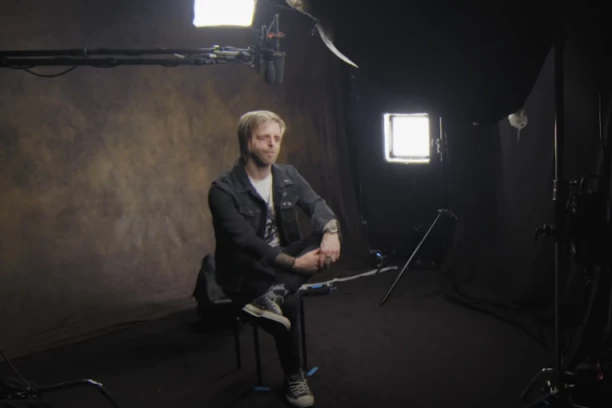 RODITELJI GA OSTAVILI 36 SATI NAKON ROĐENJA JER JE "PREVIŠE RUŽAN": Iako ga smatraju ČUDOVIŠTEM, kontaktirao ih je, a oni ga odbili na NAJJADNIJI  NAČIN!