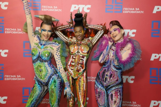 NOVE URAGANKE JAVNO URNISALE LUK BLEKA! Pevačice se prvo bez blama smejale, pa potkačile njegovu pesmu za Evroviziju (VIDEO)