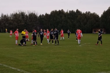 DERBI U PAVLIŠU SADRŽAJNIJI NEGO U BEOGRADU: Crvena zvezda "petardirala" crno-bele pred oko 300 gledalaca! (FOTO I VIDEO)