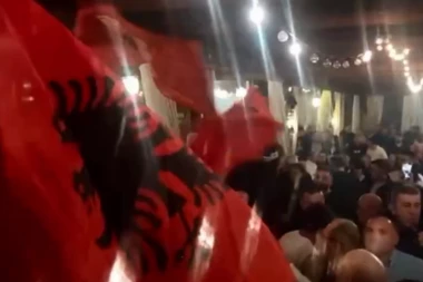 SKANDALOZAN SNIMAK IZ CRNE GORE! Slave izbornu pobedu uz poklike i zastave UČK! (VIDEO)