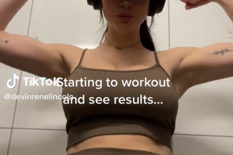 Devin u kompletu za treniranje