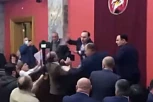 LETELO PERJE U GRUZIJSKOM PARLAMENTU: Nakon žustre rasprave, poslanici se potukli! (VIDEO)