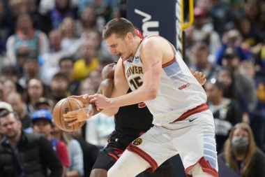 NBA ISTORIJO, GLEDAJ, SLUŠAJ I UČI! Jokić može SVE - REŽIRAO preokret Denvera na NESVAKIDAŠNJI način, pa dobio OGROMNO priznanje! (VIDEO)