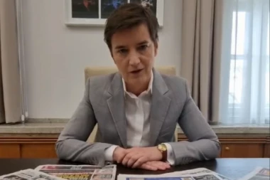 PREMIJERKA PATOSIRALA ŠOLAKOVE MEGAFONE: Mediji koji sami prave kult ličnosti i nisu neki mediji! (VIDEO)