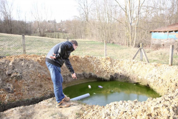 ZORANU ODUZELI ĆERKU, NAKON ŠTO SE NEMANJA UDAVIO U SEPTIČKOJ JAMI! Otac očajan: Zaspao nakon treće smene, dete iskoristilo trenutak da izađe!