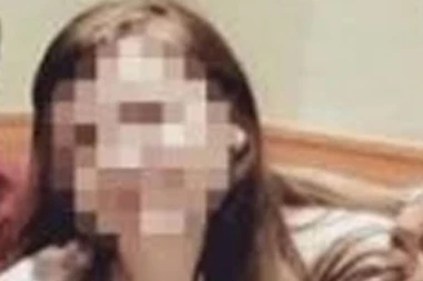 MAJKA NASTRADALIH MALIŠANA U POŽARU U PAZARU U JAKO TEŠKOM PSIHIČKOM STANJU! Hitno prebačena u Kliniku "Laza Lazarević"! SLOMLJENA OD BOLA!