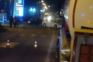 Više osoba povređeno, slupana vozila PREPREČILA PUT! Nesreća kod Aranđelovca! (FOTO)