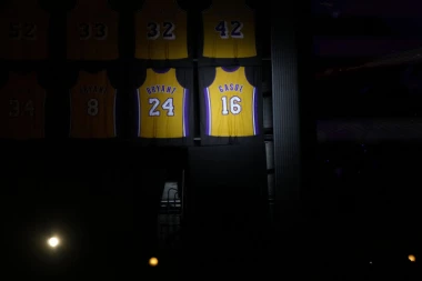 ČISTA EMOCIJA! Suze i sećanje na Brajanta - legenda UŠLA U ISTORIJU uz OGROMNU čast! (FOTO, VIDEO)