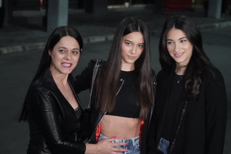 Supruga i ćerke Saše Matića stigle na koncert u Štark Areni