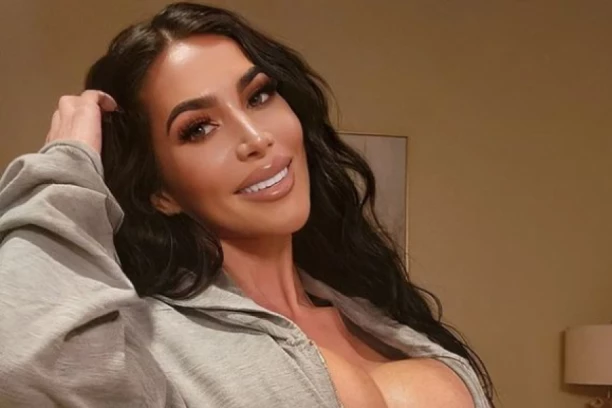 DONJI DEO FOTKE JE ŠOK! Figurom napravila raspravu na mrežama - Sve joj ispalo, a zadnjica na ivici da PUKNE! (FOTO)