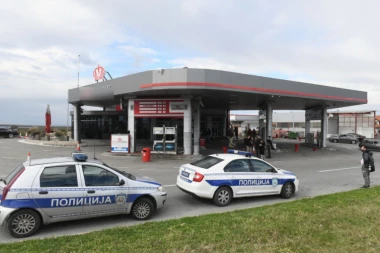DOLIJALI RAZBOJNICI IZ STARE PAZOVE: Upali na pumpu, pa preteći satarom oteli od radnice novac
