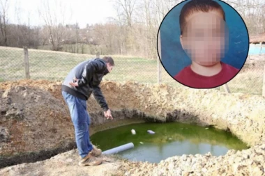 PLIŠANI MEDVEDIĆI NA KOVČEGU: Potresne scena na sahrani dečaka koji se udavio u septičkoj jami!