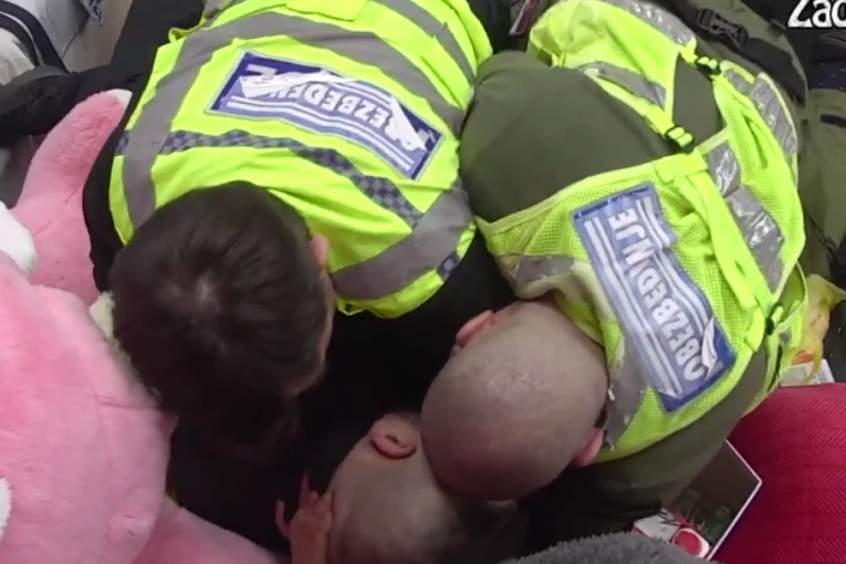 Filip Car gađa i pljuje Aleksandru Nikolić žestoka svađa Zadruga 6