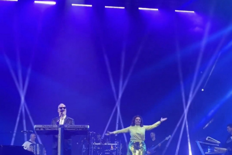 Saša Matić zapevao sa Anom Bekutom na koncertu