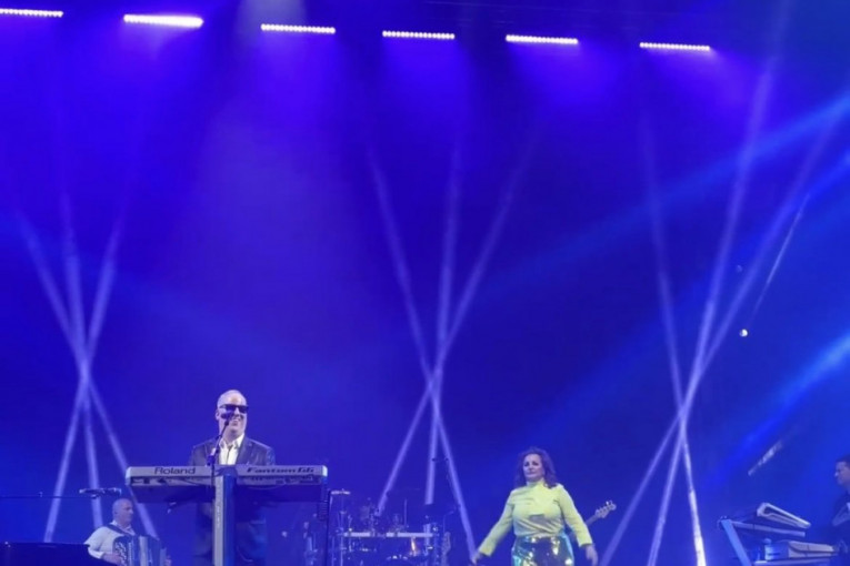 Saša Matić zapevao sa Anom Bekutom na koncertu