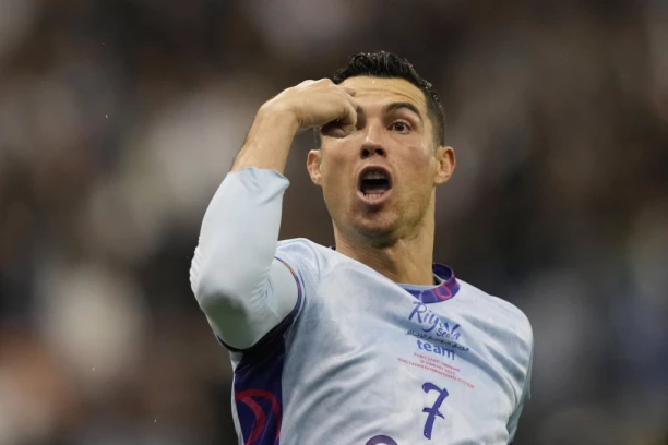 Stideli se ALATKE, pa POVEĆALI PONOS: Dva SRPSKA FUDBALERA kao Kristijano Ronaldo: Kod doktora po DODATNE CENTIMETRE!
