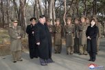 INTENZIVIRAJTE VOJNU VEŽBE ZA PRAVI RAT! Kim Džong Un poveo ćerku na vojnu vežbu, pa dao jasnu naredbu vojsci (FOTO)