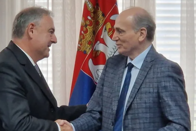 Pozdravljanje Ariela Guarka i Milana Krkobabića