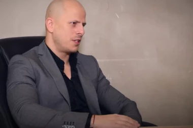 ODAKLE TI PARE ZA OVA KOLA? Pavle iz Levijatana bahato parkirao BMW od 100.000 evra, LJUDI POLUDELI! (FOTO)