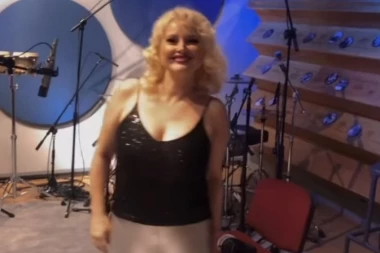 SAMO ONA SME OVO DA OBUČE! Maja Nikolić kao sa druge planete, spojila nespojivo! (FOTO)