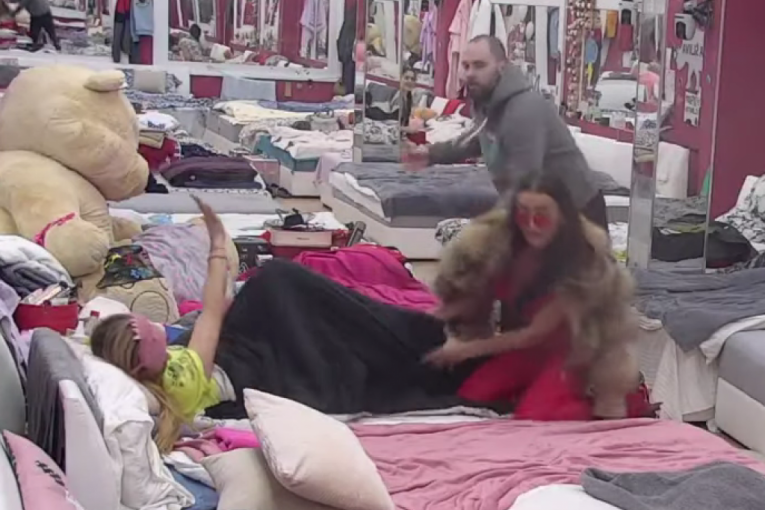 Zvezdan Slavnić polivao i pljuje Anu Ćurčić Zadruga 6 svađa