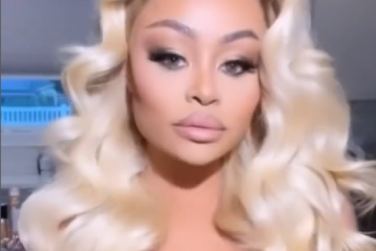 Blek Čajna kao plavuša